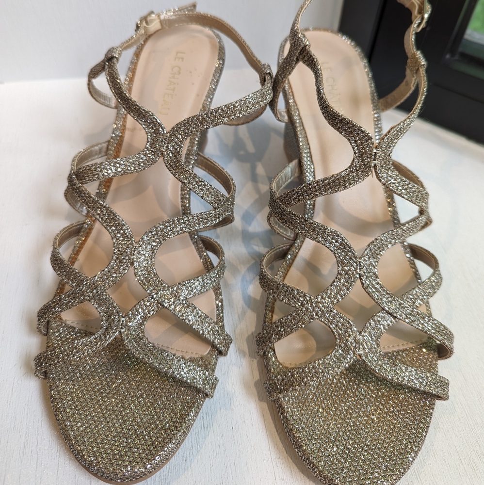 le chateau Women's Gold/Silver Wedge Sandals